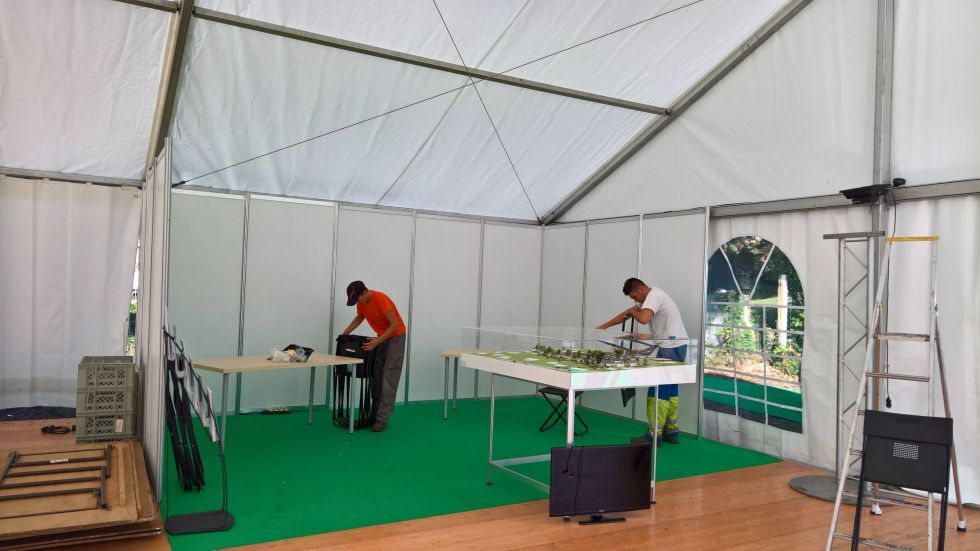 Location de tente avec cloisons modulaires pour stand de vente en région parisienne